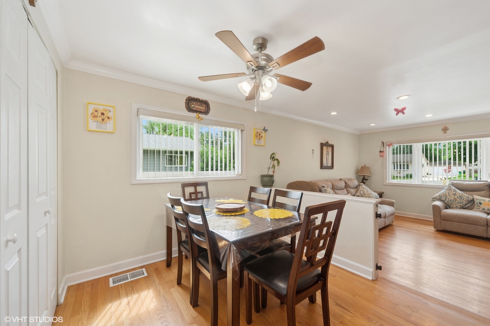908 N Norman Lane, Wheeling, IL 60090