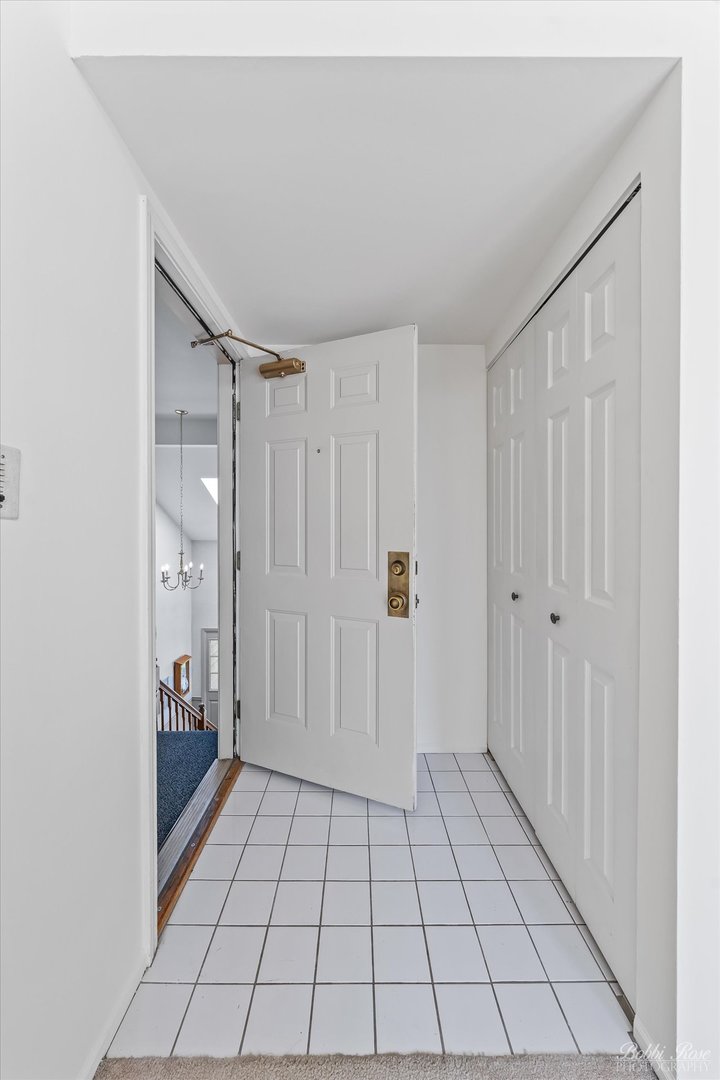 307 Glasgow Lane #V2, Schaumburg, IL 60194