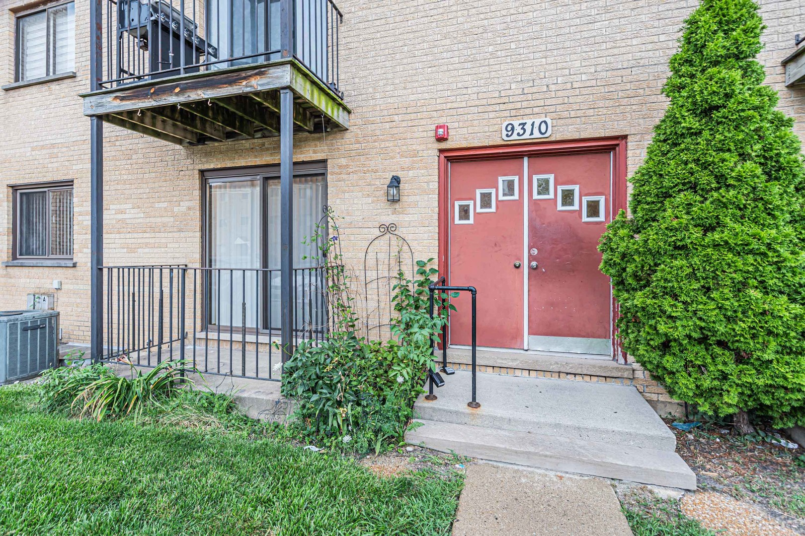9310 Hamilton Court #A, Des Plaines, IL 60016
