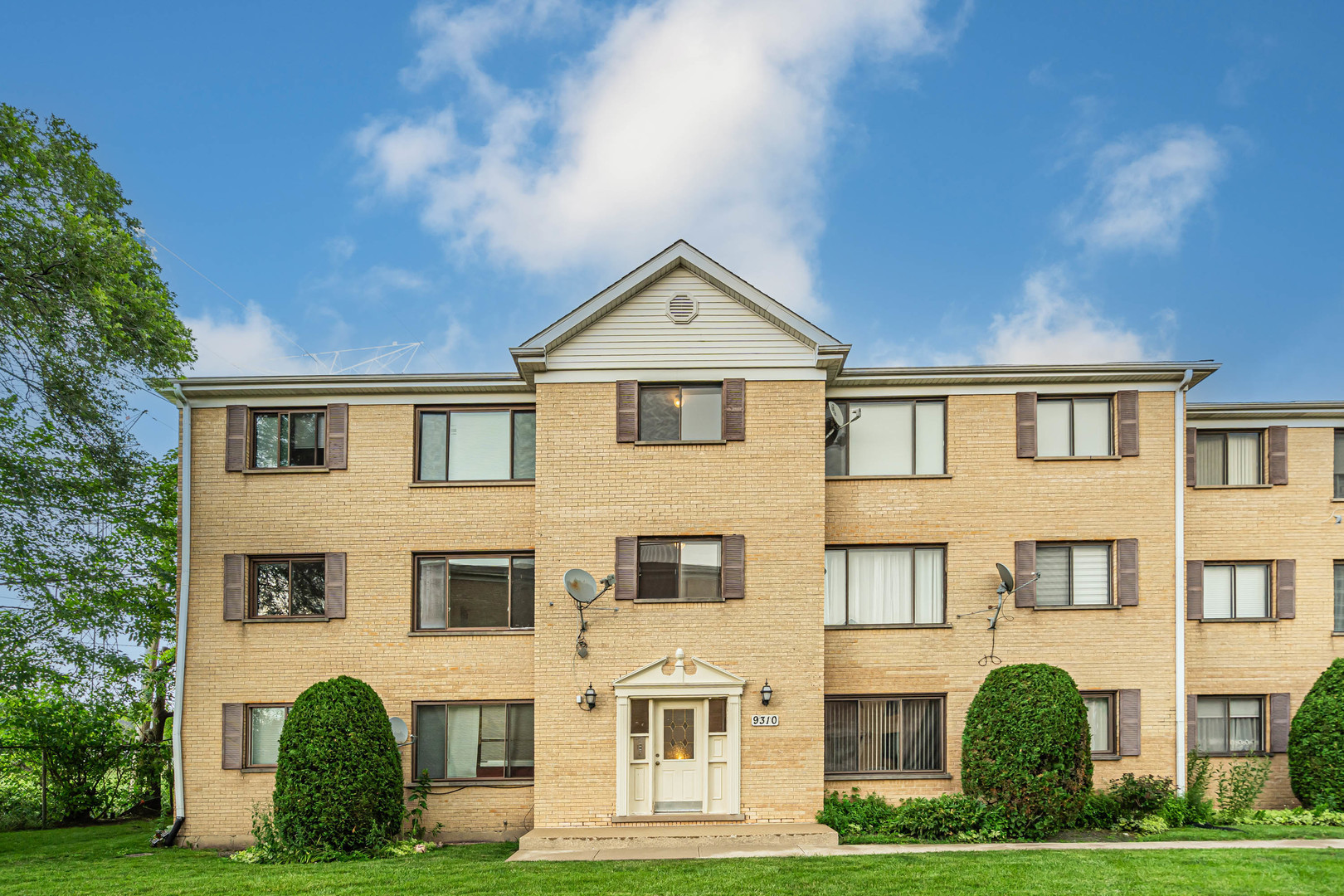 9310 Hamilton Court #A, Des Plaines, IL 60016