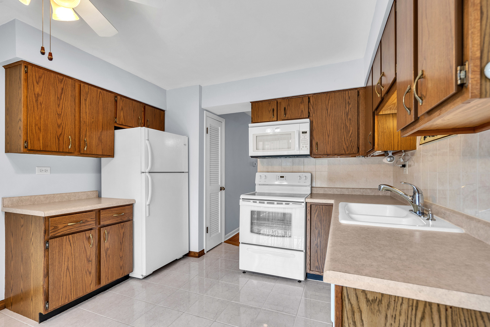 9310 Hamilton Court #A, Des Plaines, IL 60016