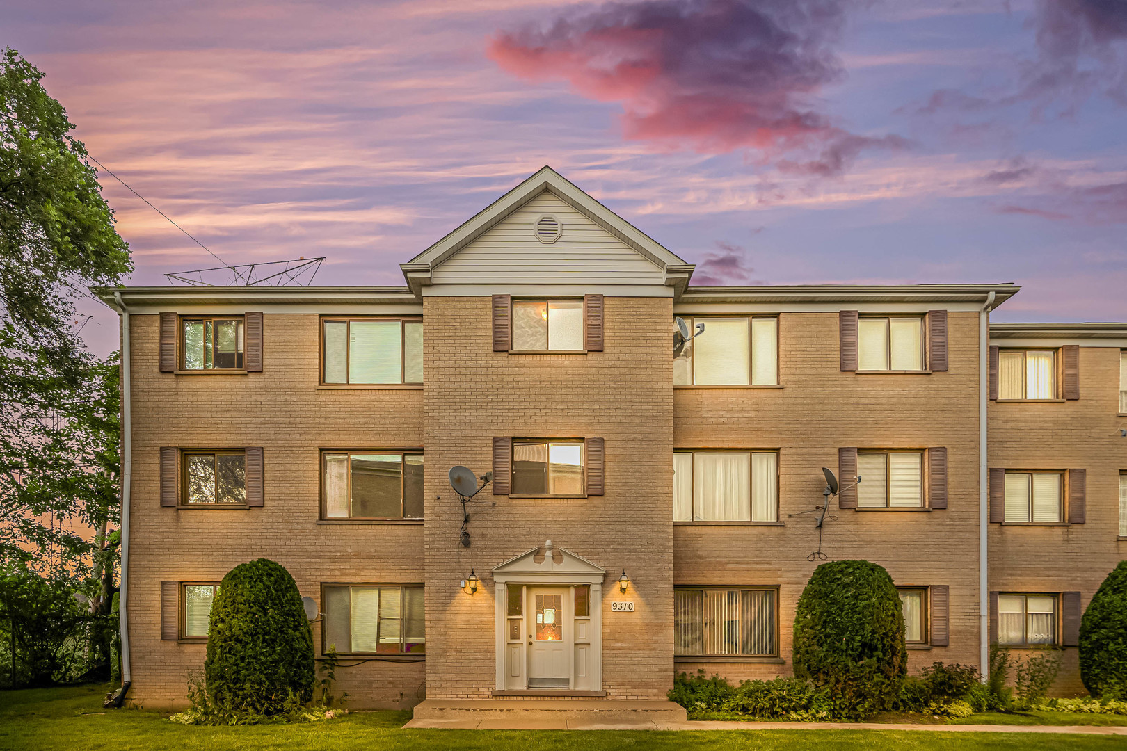 9310 Hamilton Court #A, Des Plaines, IL 60016