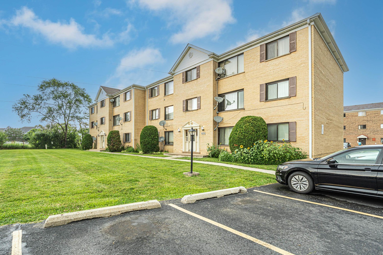 9310 Hamilton Court #A, Des Plaines, IL 60016