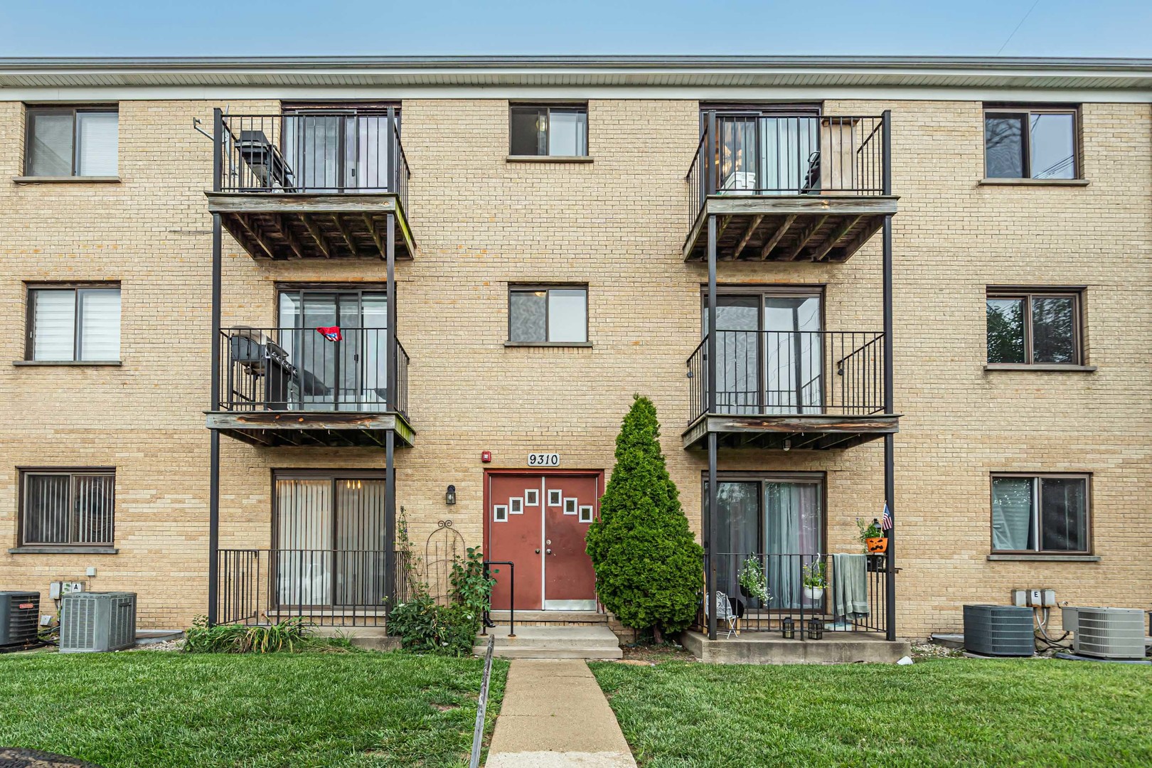 9310 Hamilton Court #A, Des Plaines, IL 60016