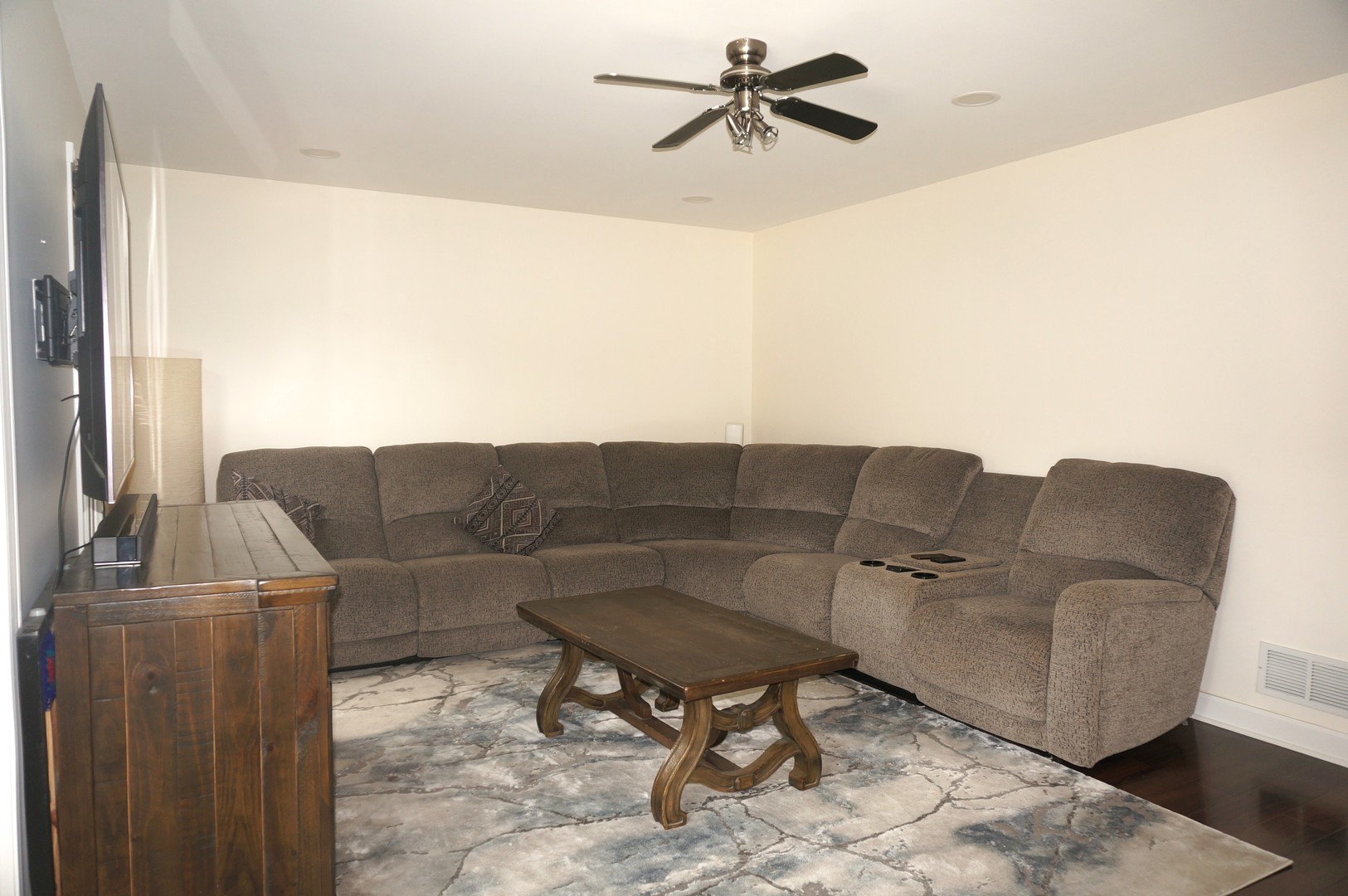 1851 Longboat Drive, Elk Grove Village, IL 60007