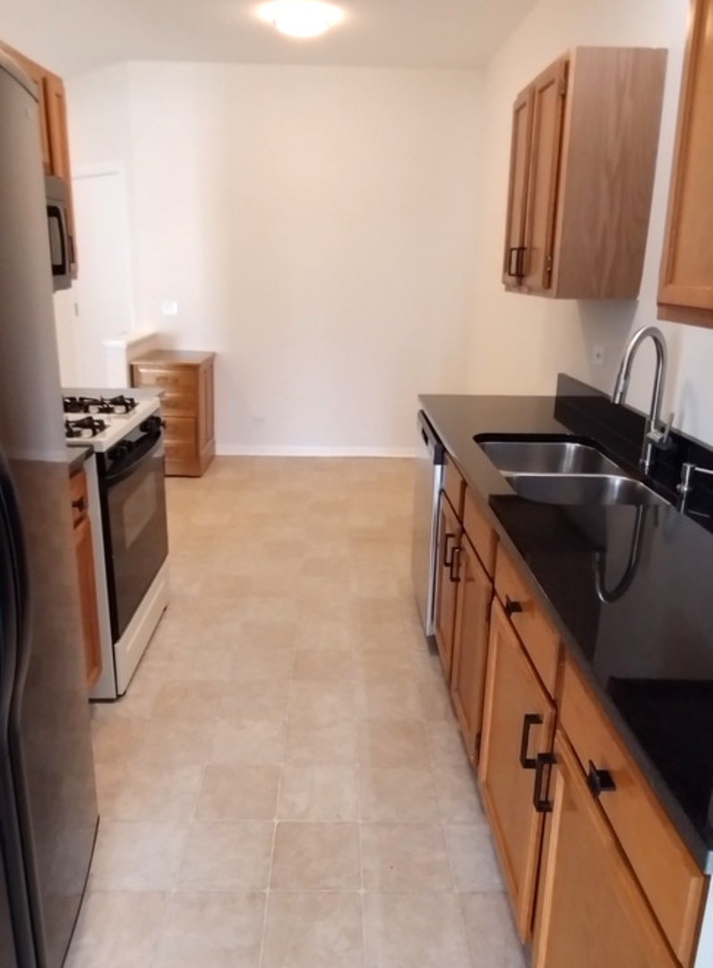 925 Mesa Drive, Lake In The Hills, IL 60156
