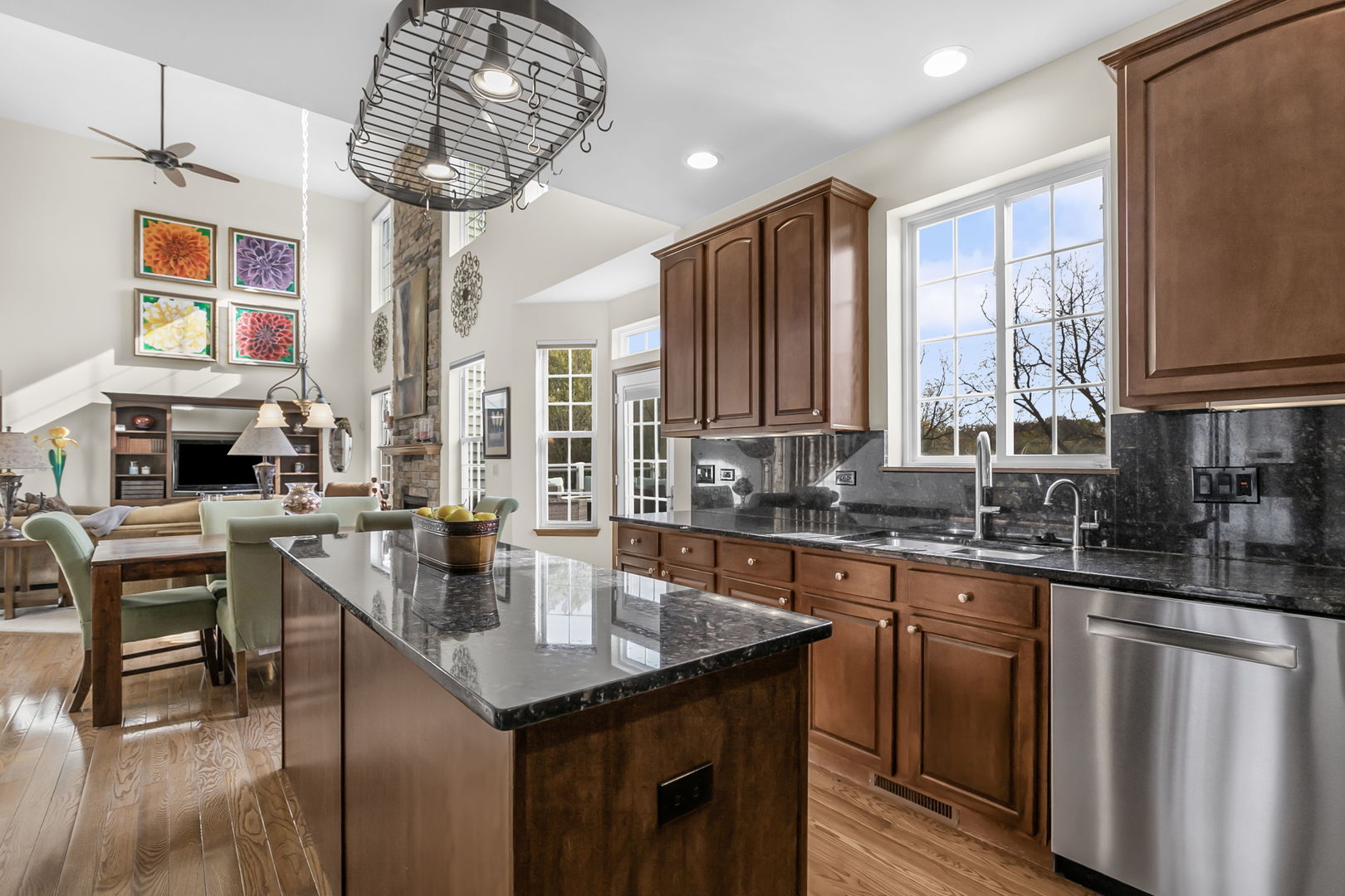 865 Sterling Heights Drive, Antioch, IL 60002