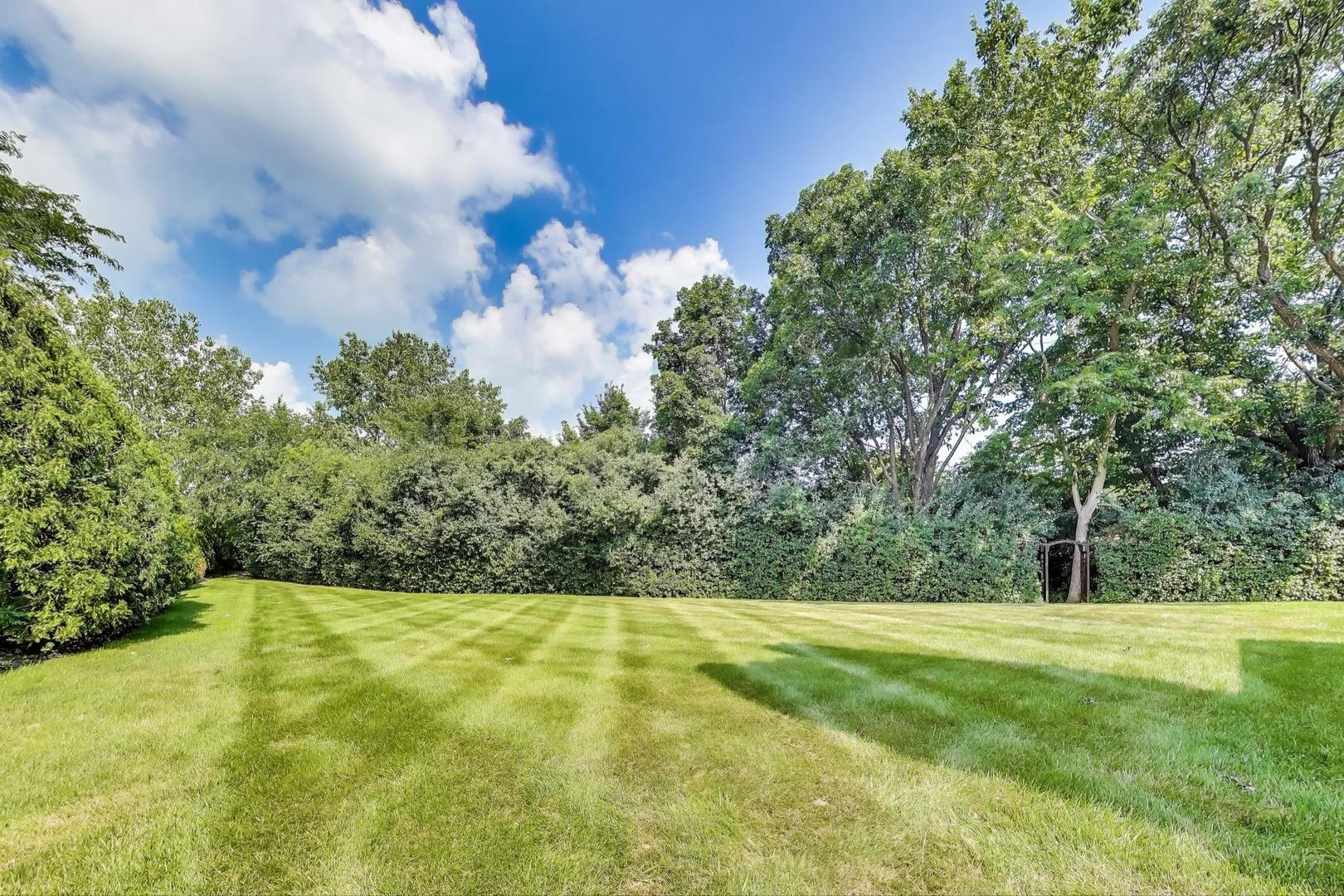 1601 Saddle Hill Road, Green Oaks, IL 60048