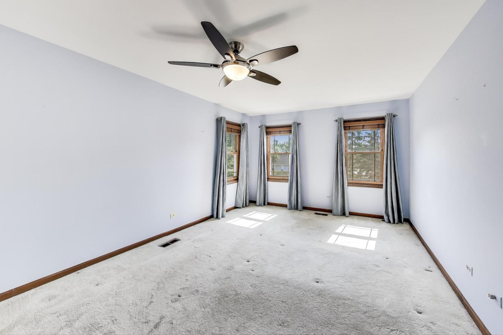 1601 Saddle Hill Road, Green Oaks, IL 60048