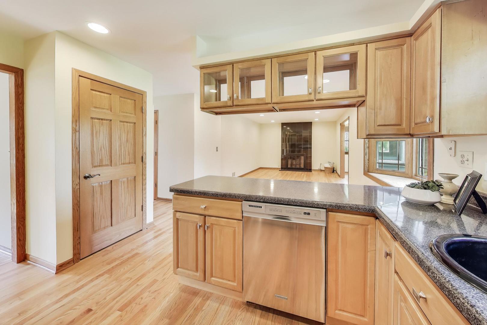 1601 Saddle Hill Road, Green Oaks, IL 60048