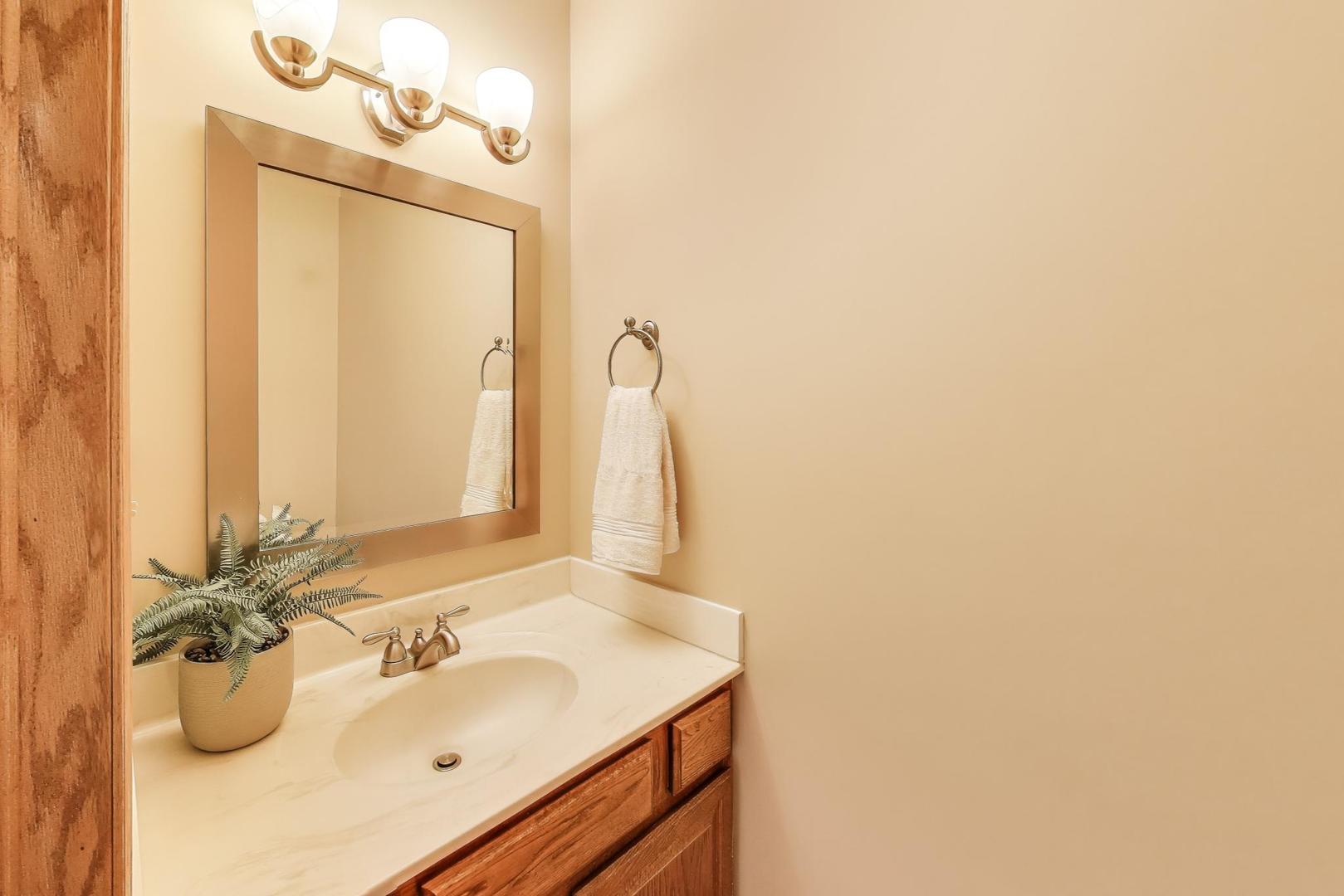 1601 Saddle Hill Road, Green Oaks, IL 60048