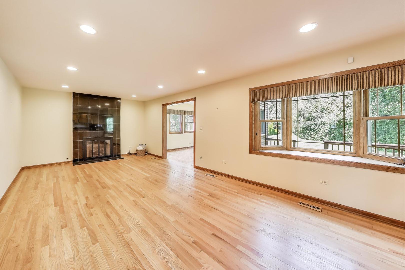 1601 Saddle Hill Road, Green Oaks, IL 60048