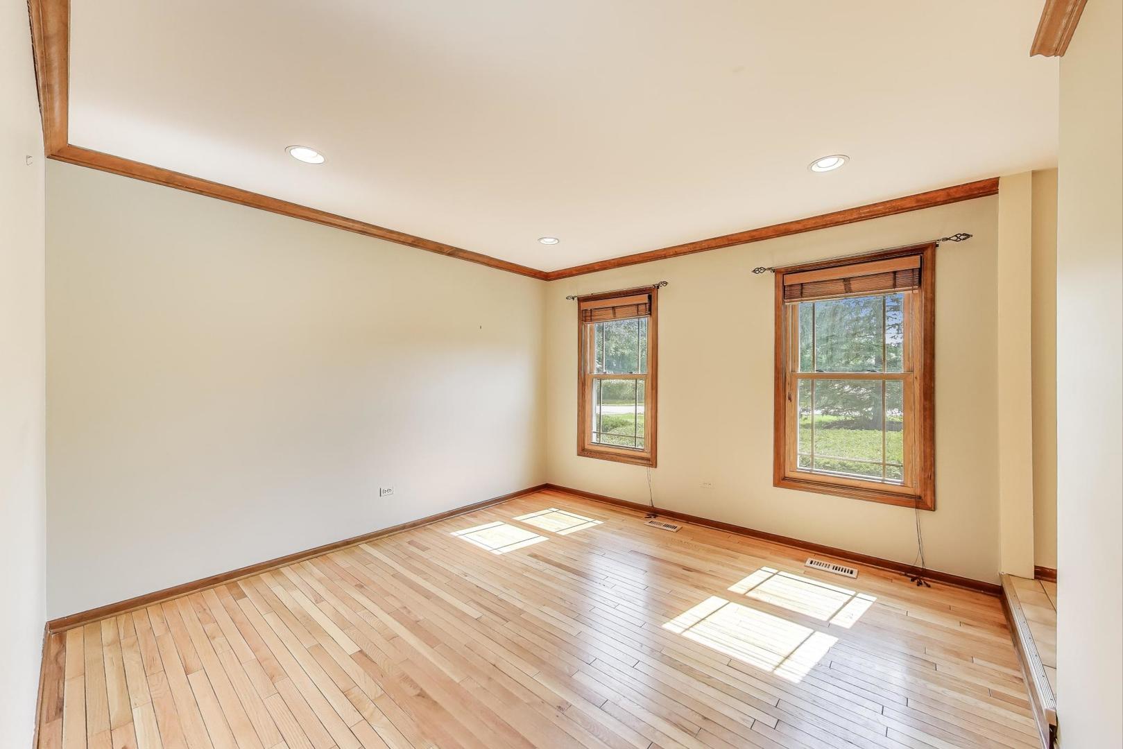 1601 Saddle Hill Road, Green Oaks, IL 60048