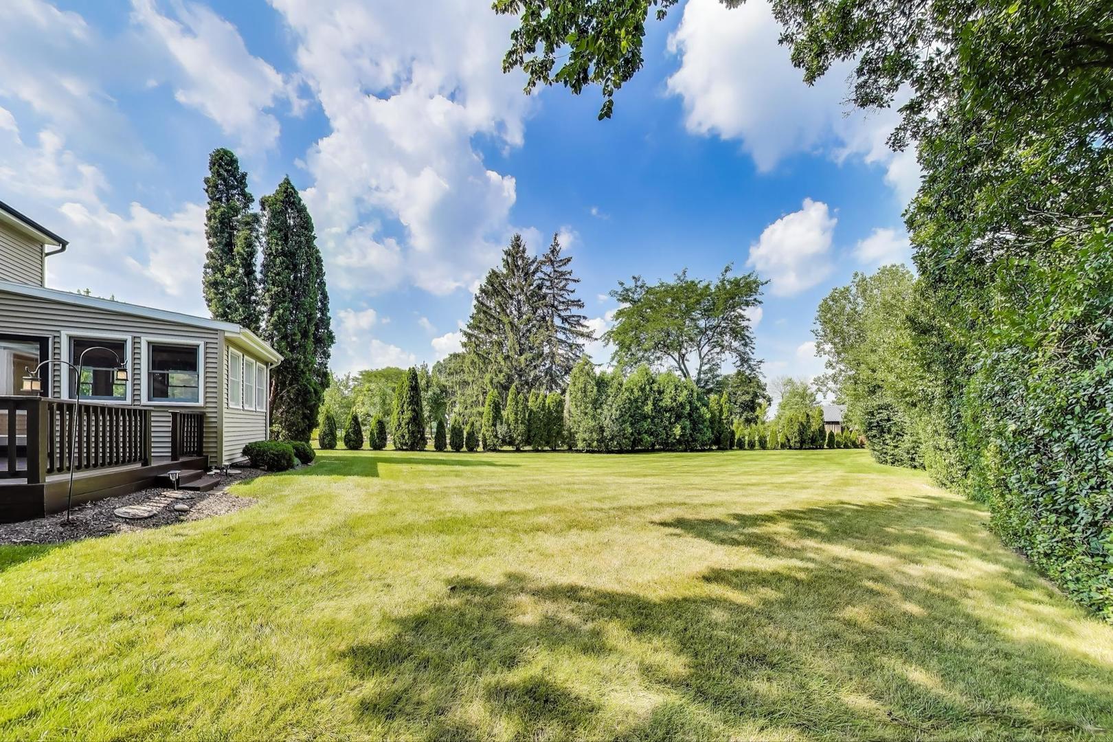 1601 Saddle Hill Road, Green Oaks, IL 60048