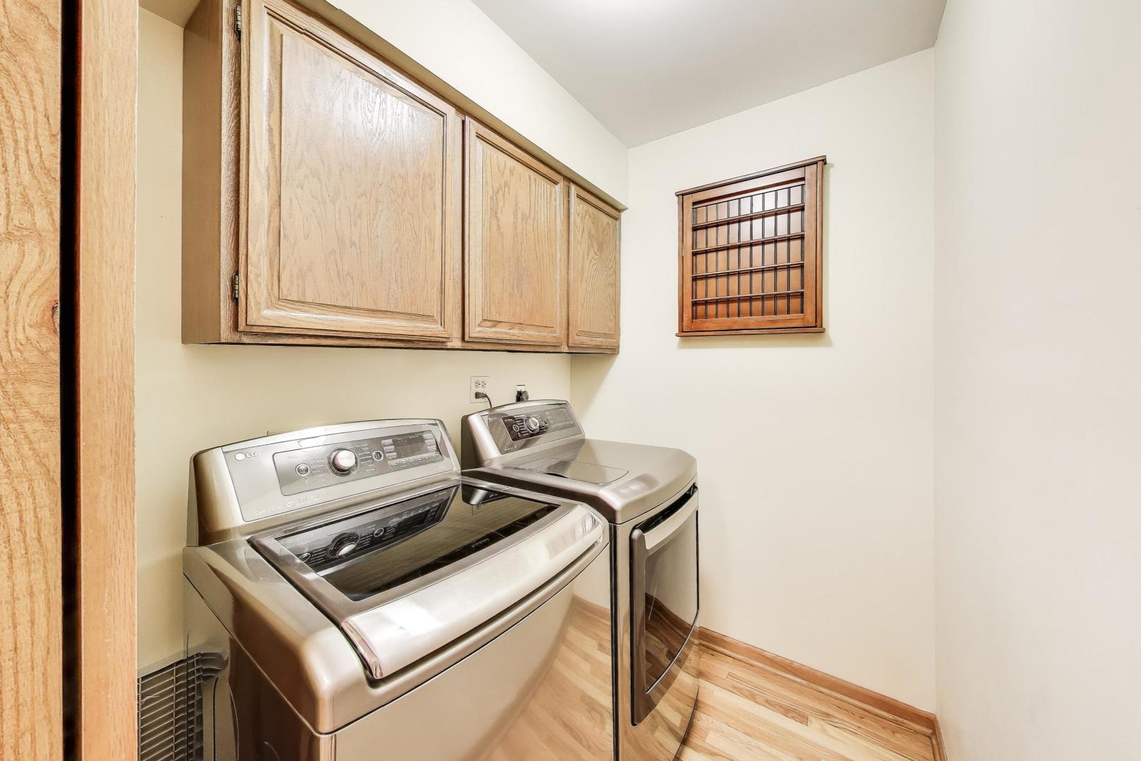 1601 Saddle Hill Road, Green Oaks, IL 60048