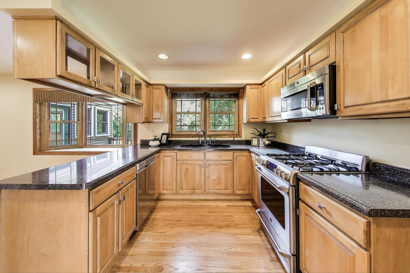 1601 Saddle Hill Road, Green Oaks, IL 60048