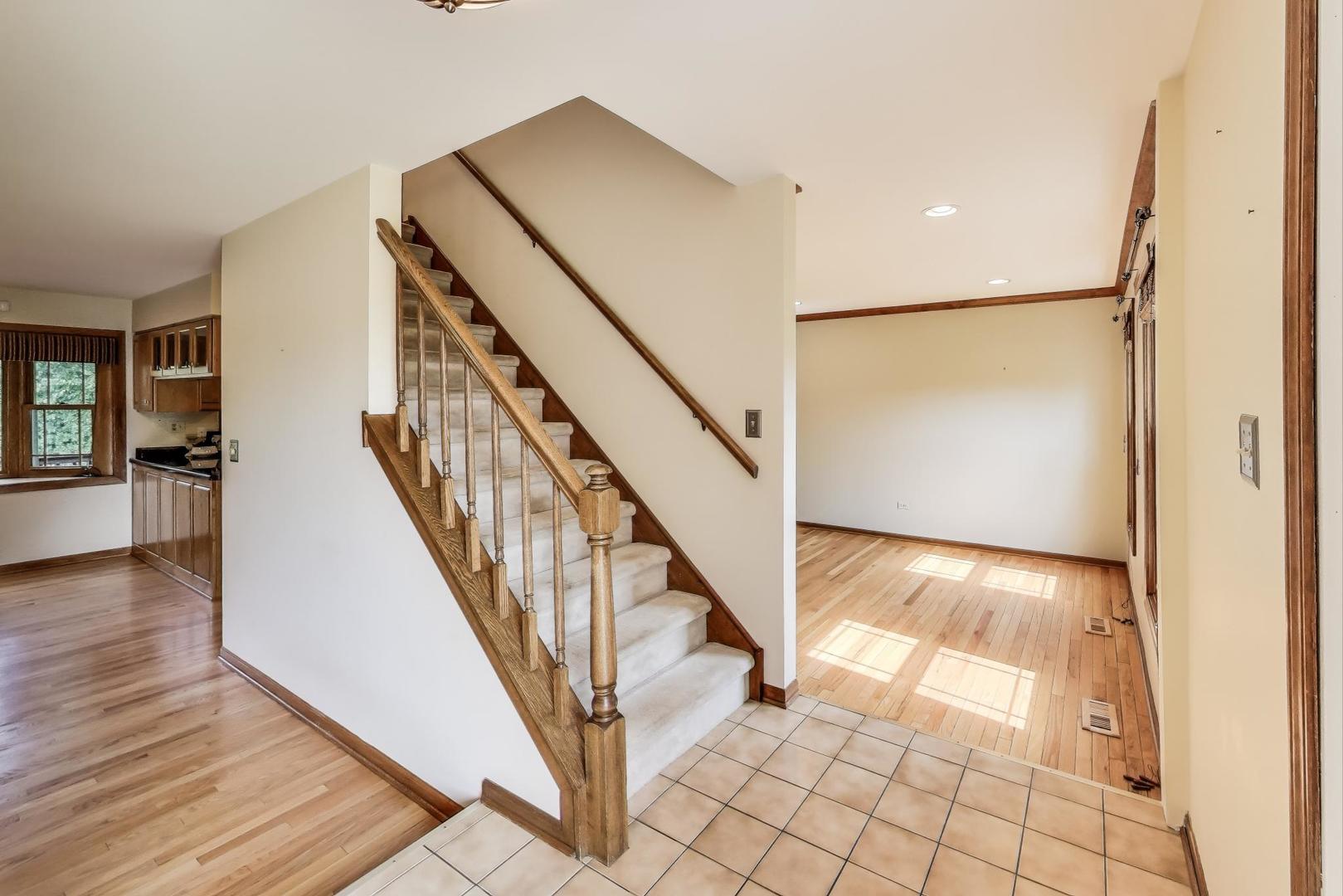 1601 Saddle Hill Road, Green Oaks, IL 60048