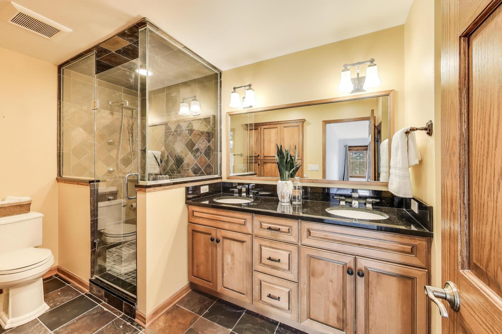 1601 Saddle Hill Road, Green Oaks, IL 60048