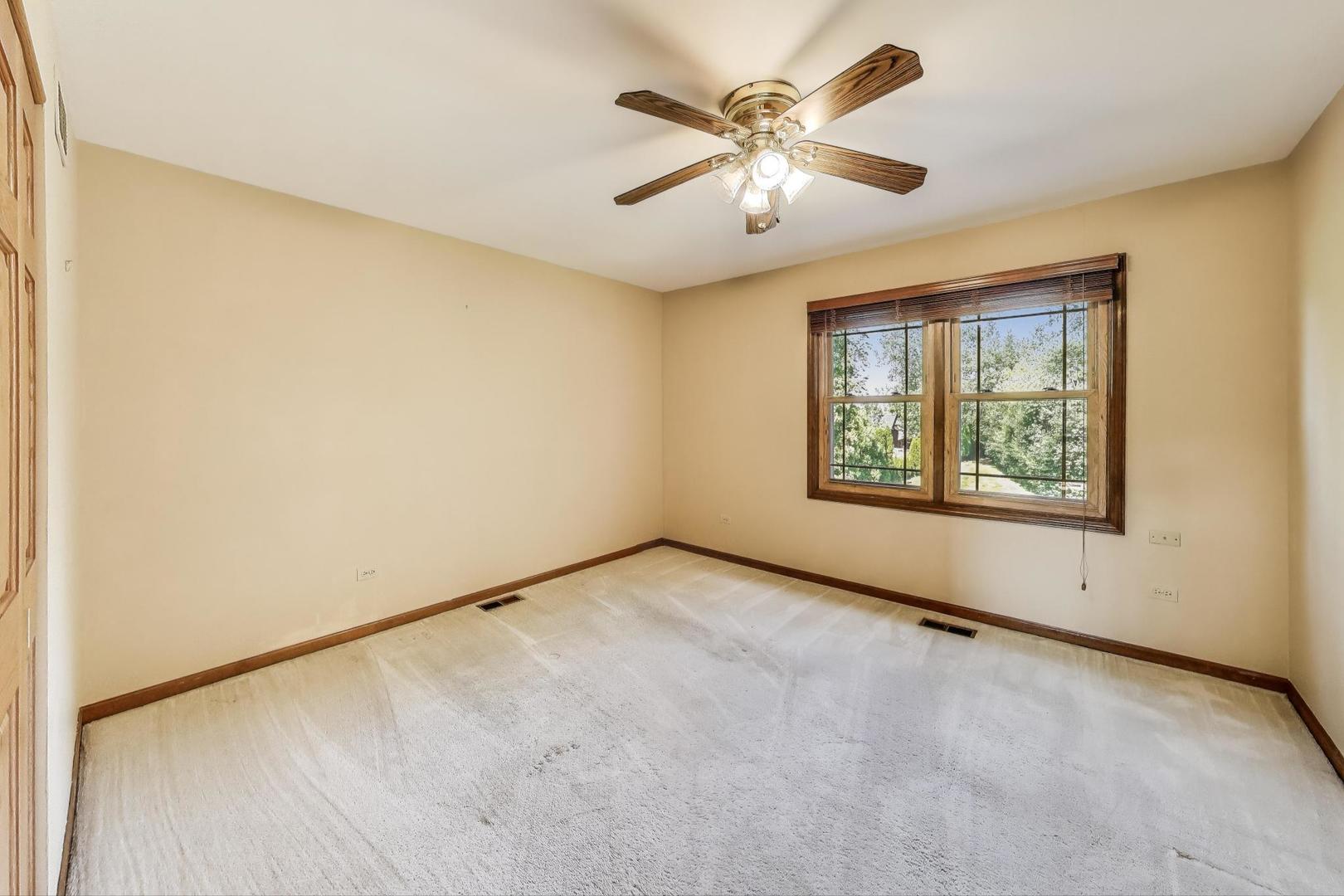 1601 Saddle Hill Road, Green Oaks, IL 60048