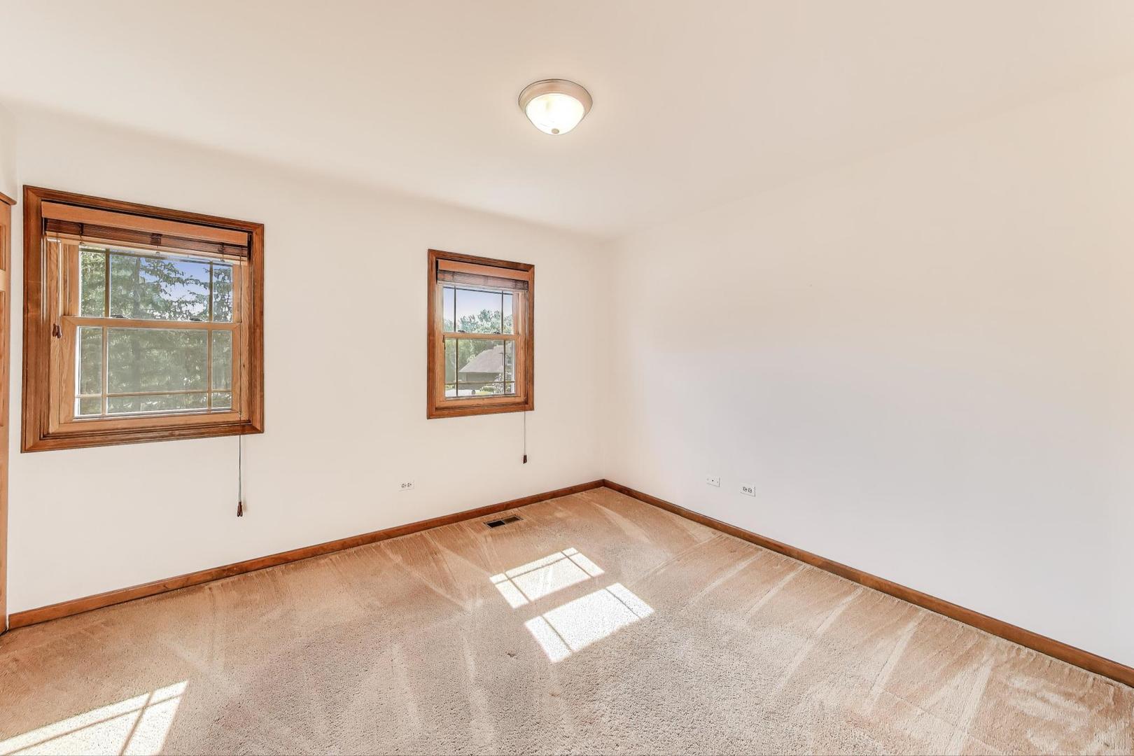 1601 Saddle Hill Road, Green Oaks, IL 60048