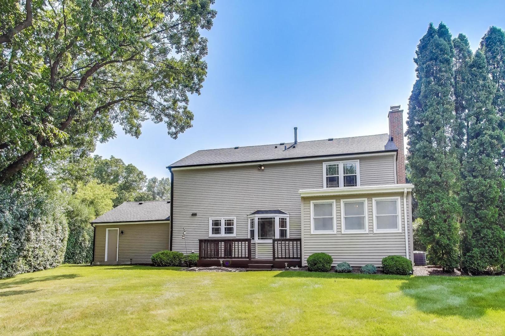 1601 Saddle Hill Road, Green Oaks, IL 60048