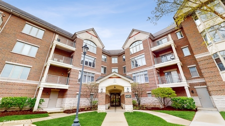445 Village Green #201, Lincolnshire, IL 60069