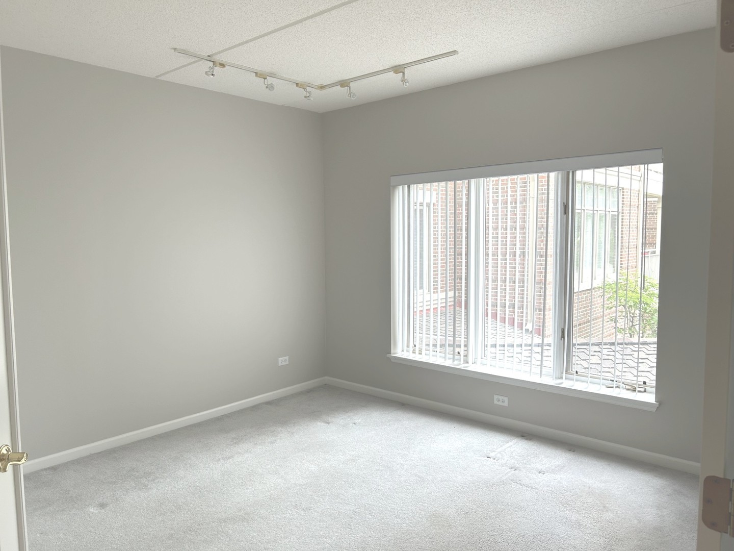 445 Village Green #201, Lincolnshire, IL 60069