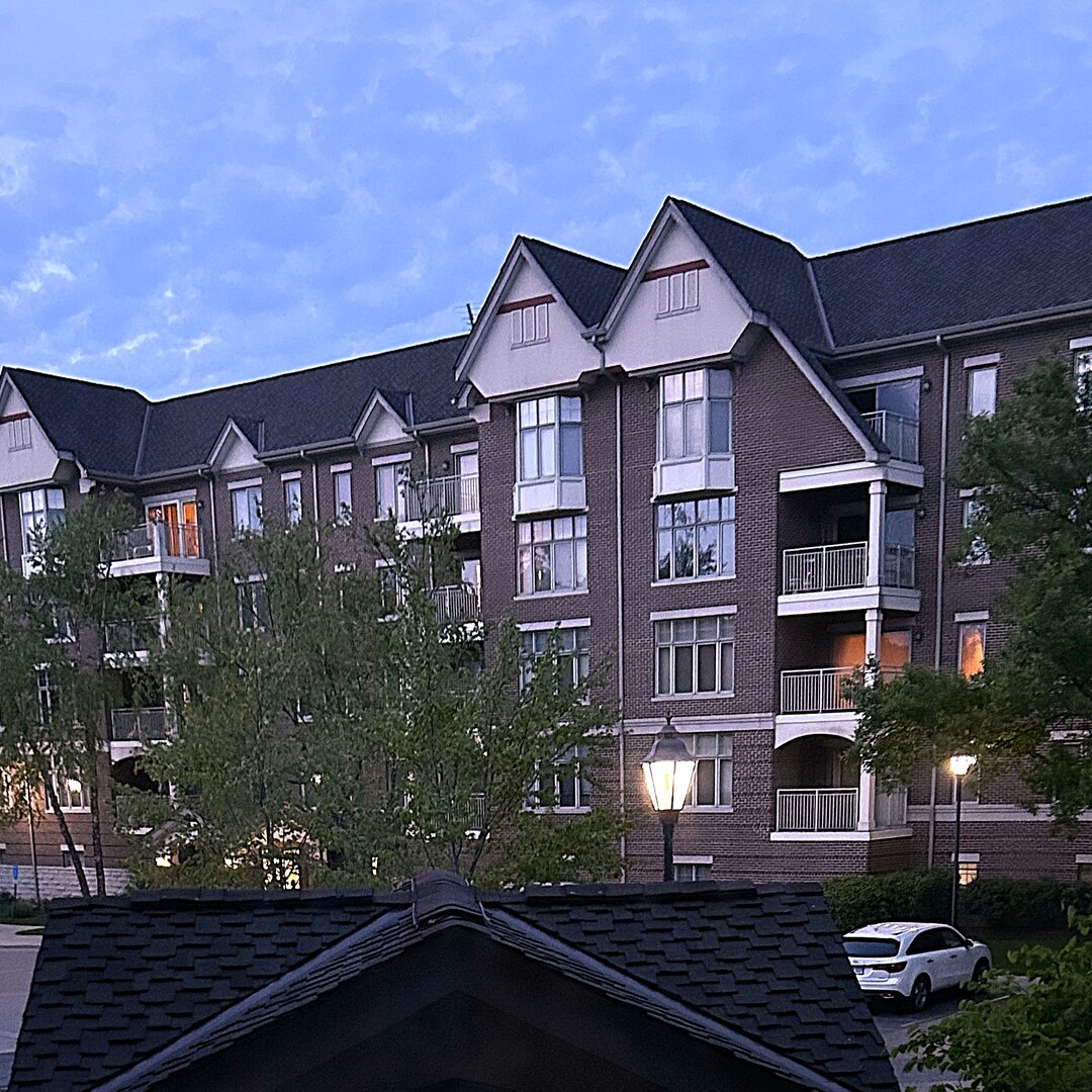445 Village Green #201, Lincolnshire, IL 60069