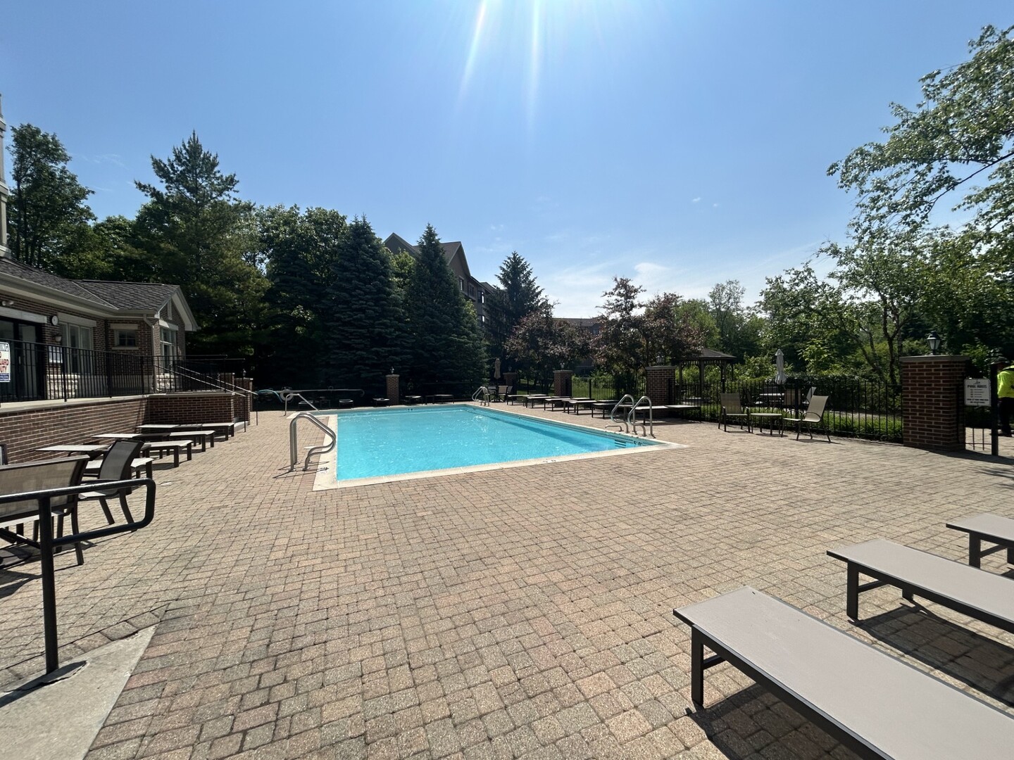 445 Village Green #201, Lincolnshire, IL 60069