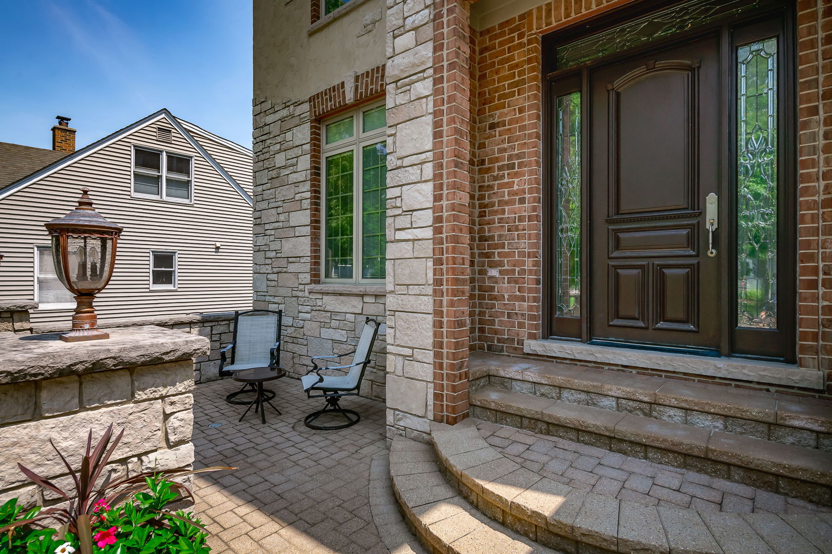 665 S Euclid Avenue, Elmhurst, IL 60126