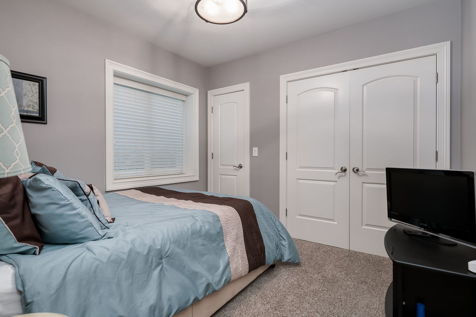 665 S Euclid Avenue, Elmhurst, IL 60126