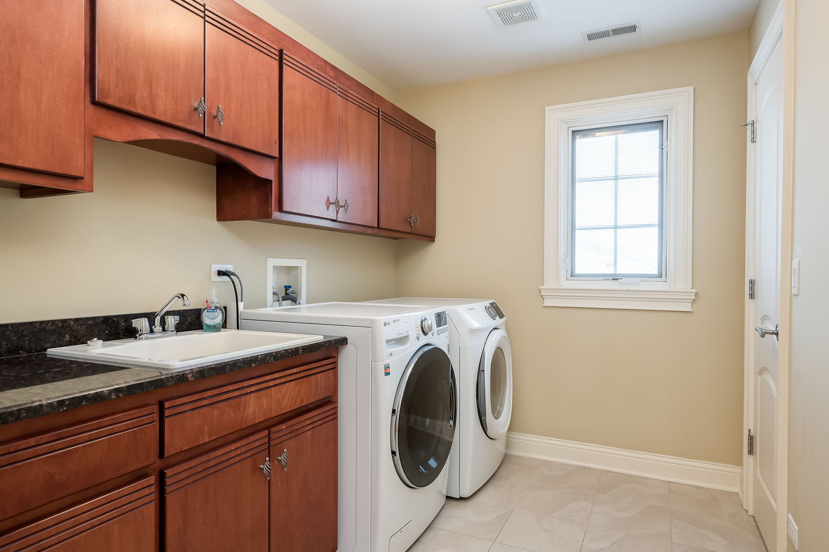 665 S Euclid Avenue, Elmhurst, IL 60126