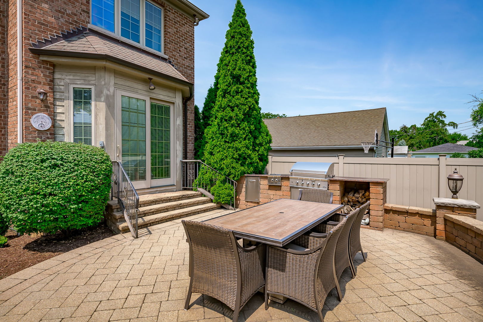 665 S Euclid Avenue, Elmhurst, IL 60126