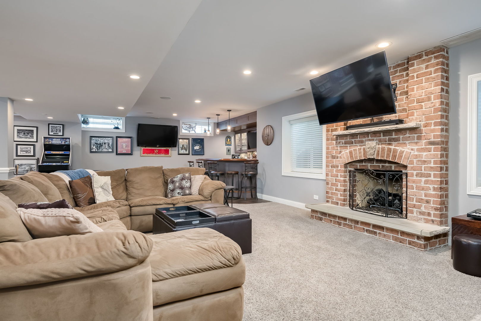 665 S Euclid Avenue, Elmhurst, IL 60126