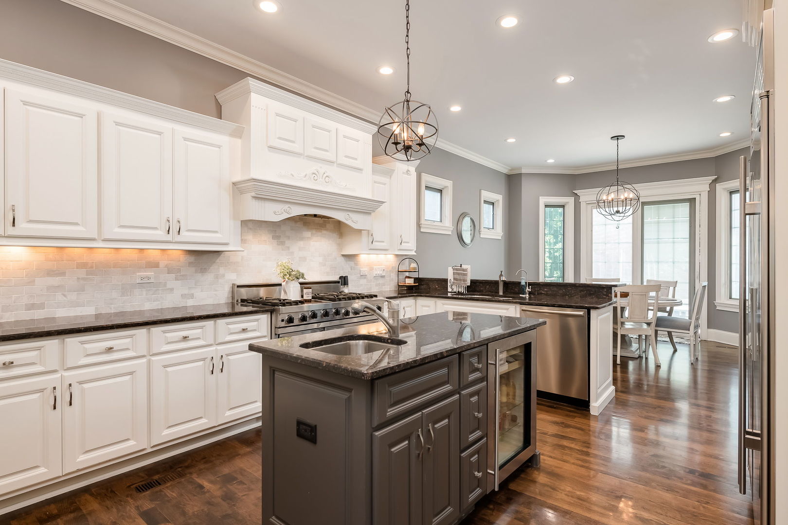 665 S Euclid Avenue, Elmhurst, IL 60126