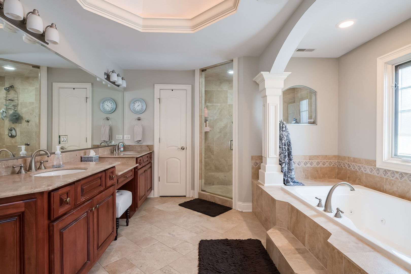 665 S Euclid Avenue, Elmhurst, IL 60126