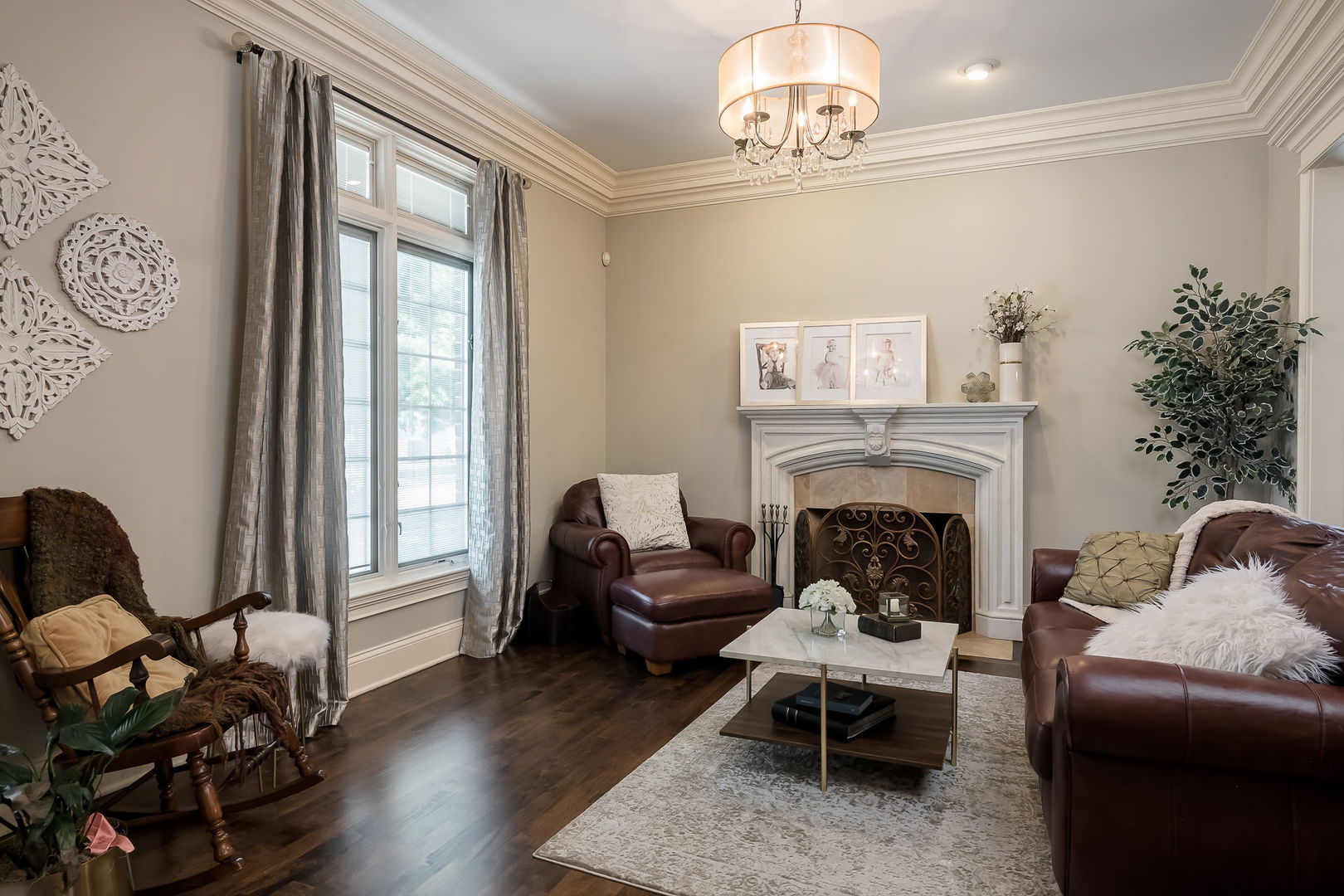 665 S Euclid Avenue, Elmhurst, IL 60126