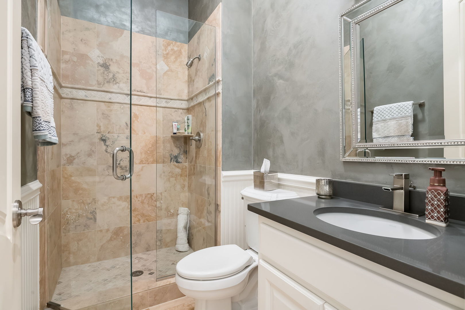665 S Euclid Avenue, Elmhurst, IL 60126