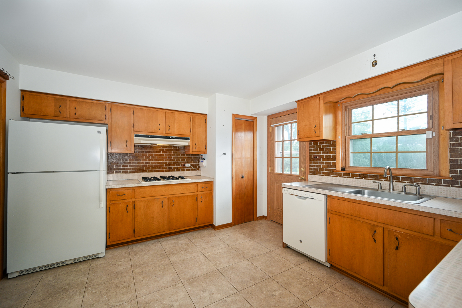 620 Pinecroft Drive, Roselle, IL 60172