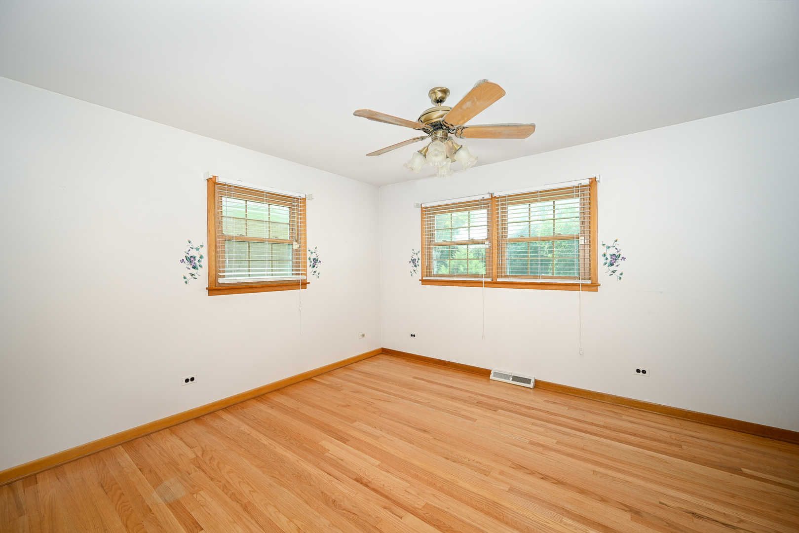 620 Pinecroft Drive, Roselle, IL 60172