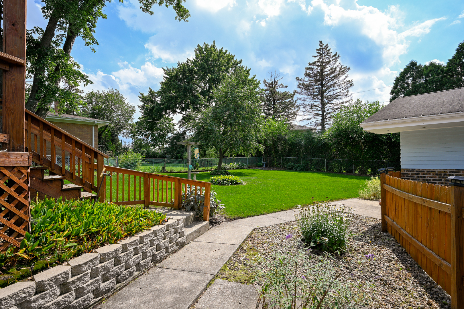620 Pinecroft Drive, Roselle, IL 60172