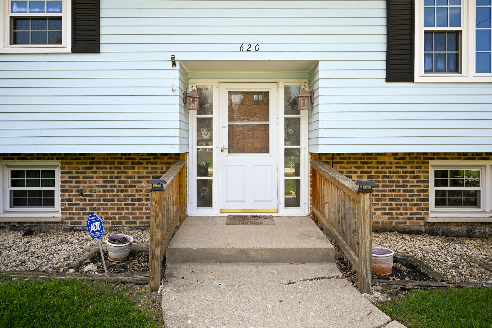 620 Pinecroft Drive, Roselle, IL 60172