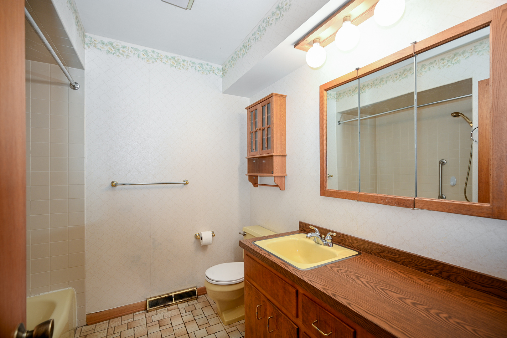 620 Pinecroft Drive, Roselle, IL 60172