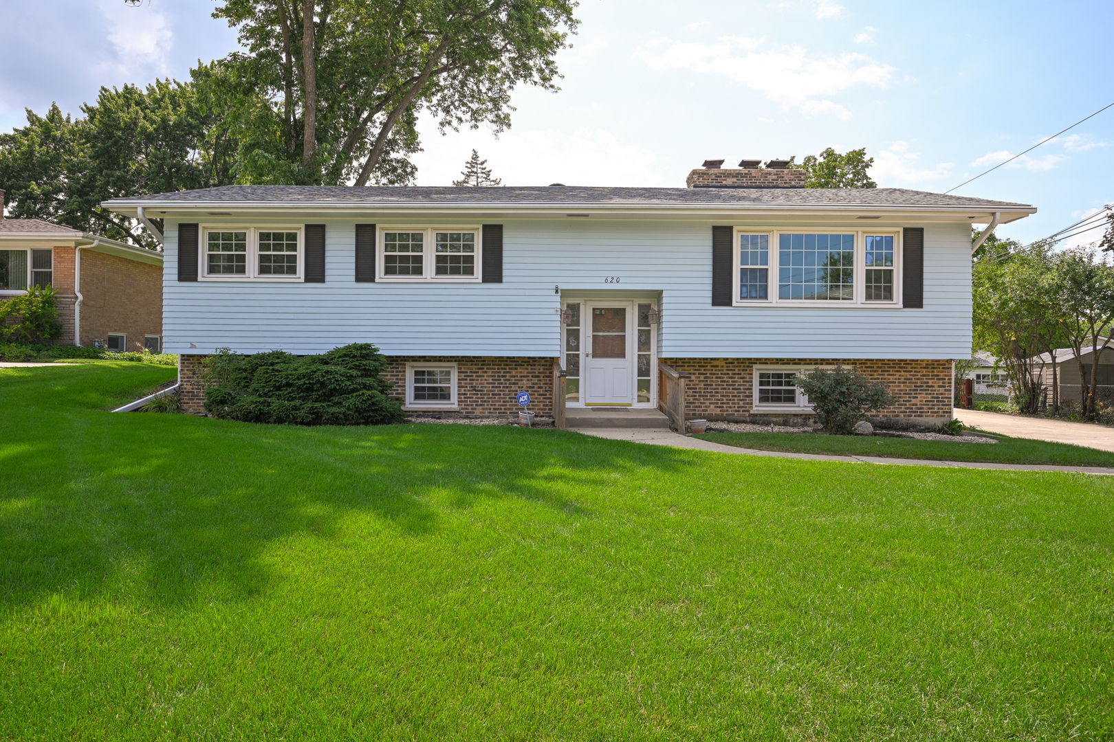 620 Pinecroft Drive, Roselle, IL 60172
