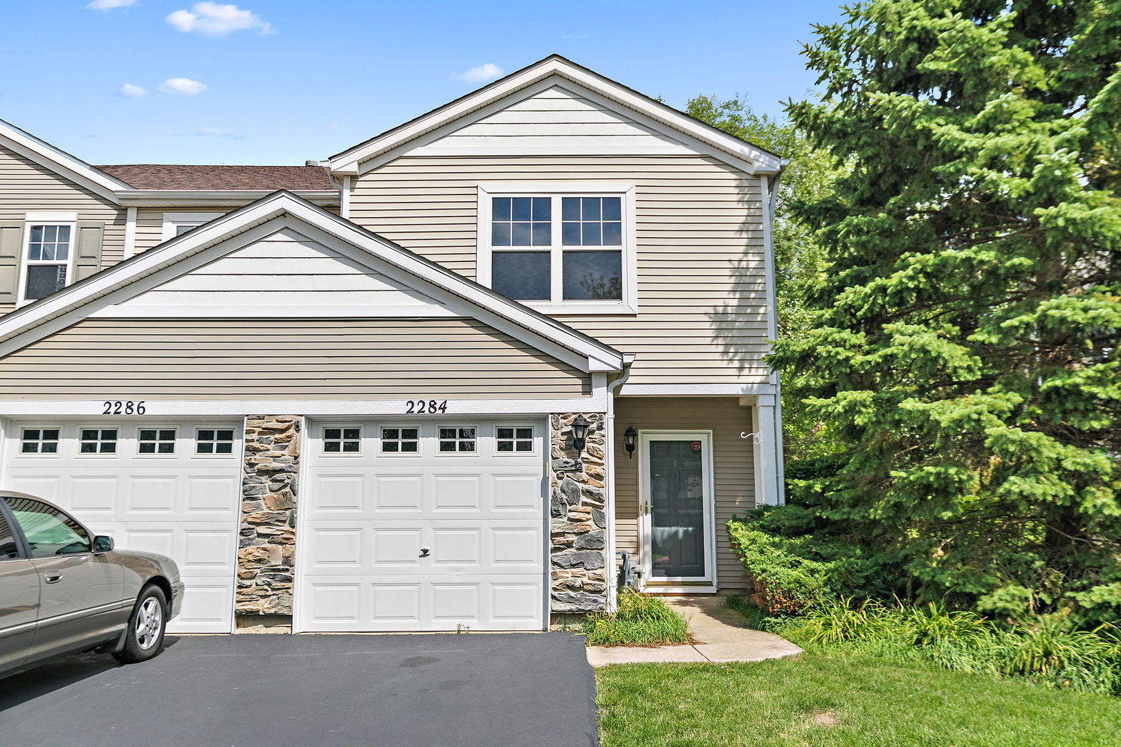 2284 Flagstone Lane, Carpentersville, IL 60110