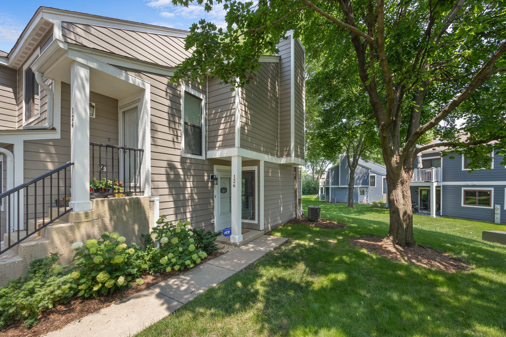 126 Manchester Court, Schaumburg, IL 60193