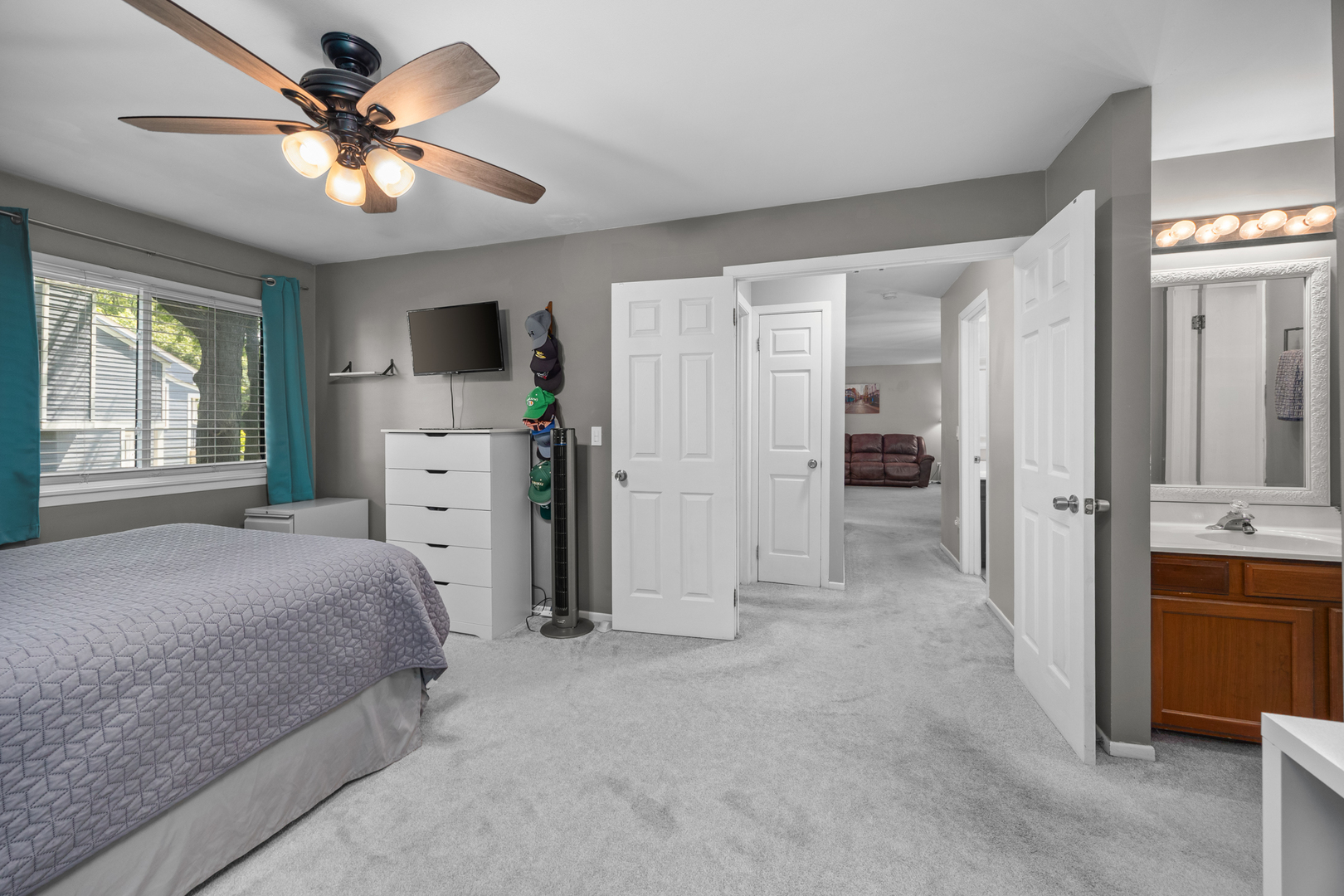 126 Manchester Court, Schaumburg, IL 60193