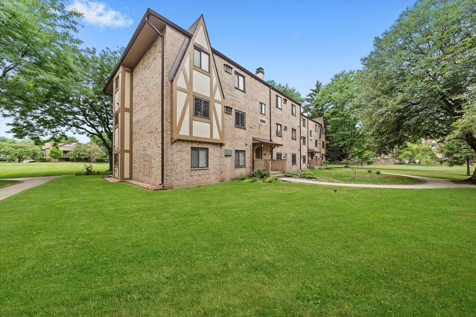 819 S Dwyer Avenue #D, Arlington Heights, IL 60005
