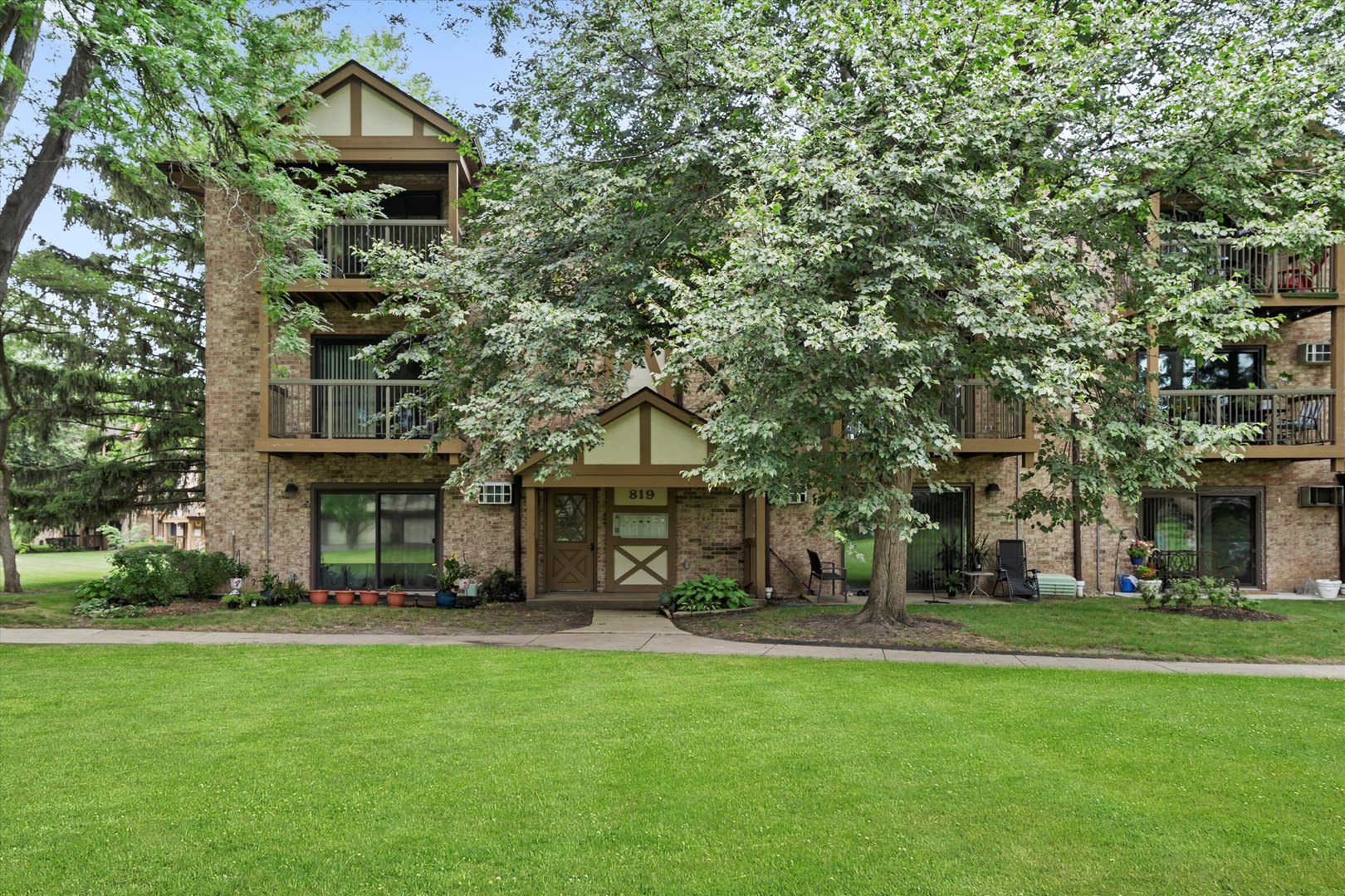 819 S Dwyer Avenue #D, Arlington Heights, IL 60005