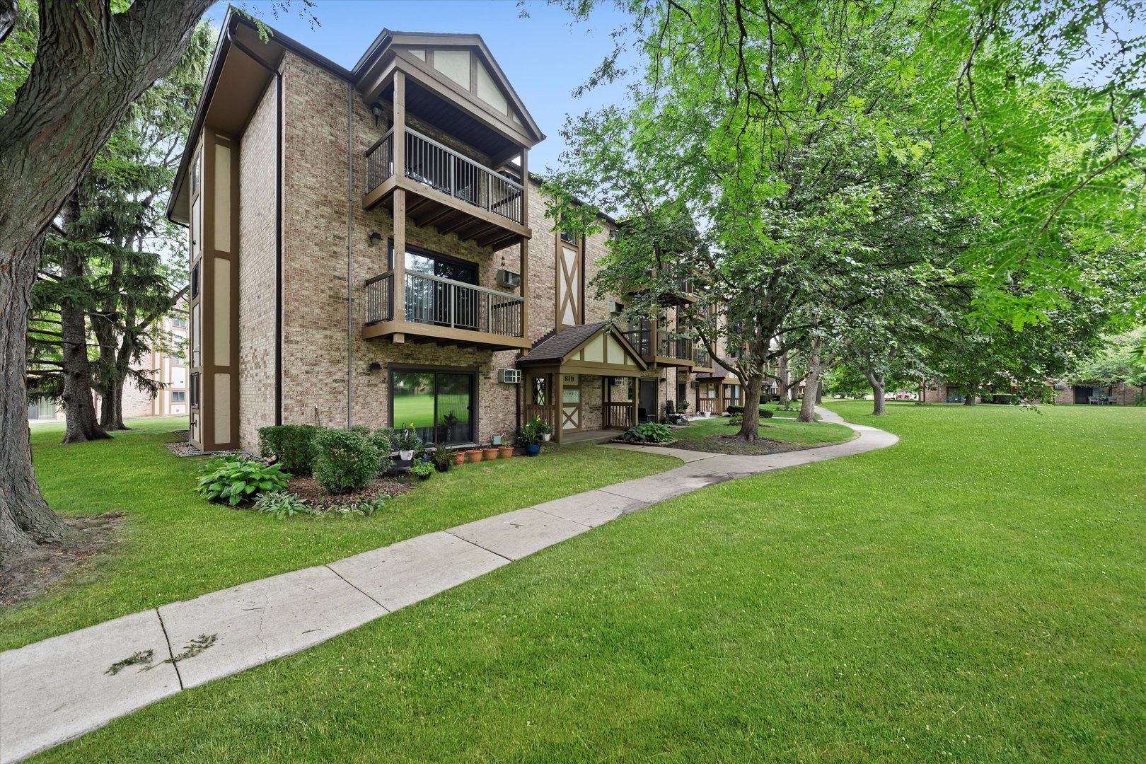 819 S Dwyer Avenue #D, Arlington Heights, IL 60005
